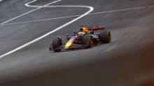 Sprint plný bitev o pozice vyhrál v Číně Verstappen. Nejrychlejší byl i v kvalifikaci