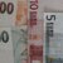 Koruně se dařilo, zpevnila k jednotné evropské měně i vůči dolaru