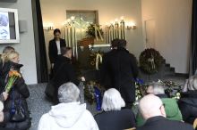Pohřeb Laufera: Nejznámější píseň nezazněla, chyběla i smuteční řeč, syn dostal zákaz a nebyl na parte