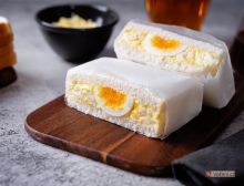 Sando sendvič po česku: Jak si připravit japonskou delikatesu se šunkou nebo jahodami?