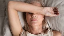 Menopauza se může projevit nespavostí a bolestmi hlavy. Návaly horka se naopak objevit nemusí