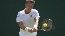 Lehečka vstoupil do Wimbledonu vítězně i přes zaváhání v prvním setu