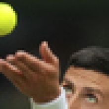 Djokovič má ve Wimbledonu stou výhru, Sinner vyrovnal Kodešův rekord