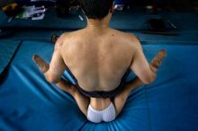 Tohle už není tělocvik, ale vojenský dril. Drsná gymnastická škola Číny