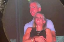 Manžel nevěrnice z nejvirálnějšího KissCam videa byl na stejném koncertě. Se svou milenkou