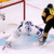 Pastrňák vstřelil v NHL 400. gól a připsal si tři body, Nečas překonal Dostála