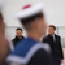 Zelenskyj je na návštěvě Francie, očekává uzavření historické dohody