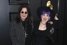 „Jsem jeho dcera.“ Rodině Ozzyho Osbourna přišly nehty, krev i vlasy ženy, která tvrdí, že je jeho dcera