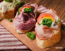 Kouzlo čerstvého chlebíčku spočívá v pečivu. Jak upéct parádní domácí veku?