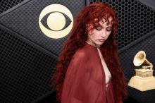 Odhalené bradavky, krajky i latex: Grammy 2026 opět posunuly hranice módy