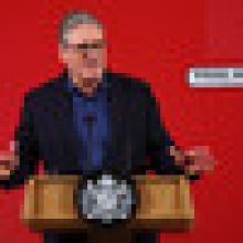 Starmer se omluvil Epsteinovým obětem za jmenování Mandelsona velvyslancem v USA