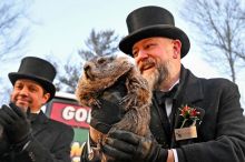 Škoda tyhle fotky minout: demonstrace za milion, prorok počasí nebo princ štvancem