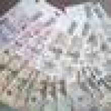 Koruna zpevnila k dolaru, posílila i pražská burza