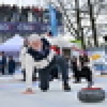 Střelbu na olympijském festivalu zvládla lépe než prezident jeho manželka