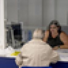 Sněmovna projedná odklad vyplácení superdávky dosavadním příjemcům podpor