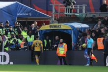 Červená za tři minuty. Krejčí hloupě oslabil Wolverhampton, ten potom padl