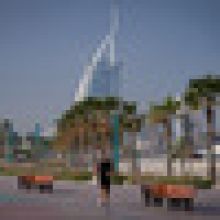 Češi v SAE či Kuvajtu slyší letecké poplachy, čekají na pokyny dopravců