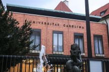 Akademický senát KTF UK zvolil kandidátem na děkana Dvořáčka, Brož odstoupil