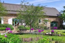 Jako malá lezla do stodoly po pradědečkovi. Dnes v ní žije a tvoří svůj vysněný domov