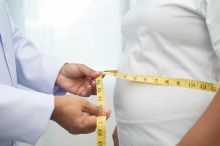 Zvětšující se břicho po čtyřicítce má biologický důvod. Nová studie přináší odpověď