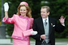 Od hvězdy normalizačních filmů k nejdiskutovanější první dámě. Dagmar Havlová slaví 73