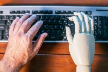 Čtenáři se bouří. Knihu zjevně vytvořenou AI stáhli z trhu