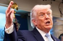 Trump hrozí Íránu zničením jeho civilizace, pokud neuzavře dohodu