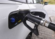 Nejvyšší ceny paliv v pátek mírně klesnou, nafta se bude prodávat za 43,36 Kč/l