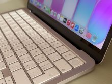 MacBook Neo hlásí vyprodáno