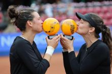 Mostecká tvrďačka plus vyhlášená bojovnice. Na scénu se přihnal nový deblový úkaz