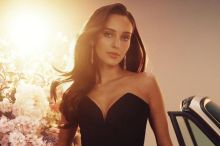 „Zapomínám jíst a spát.“ Charlotte Gott o tvůrčím transu a drsném drilu s koučkou Dua Lipy