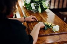 Lži, vydírání a tíha svědomí. Když tchynino tajemství prasklo, jeden z nás už se domů nevrátil