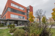 Po úterním zásahu v příbramské nemocnici policie stíhá šest lidí a tři firmy