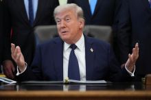 Trump se opět pustil do spojenců, zvažuje stažení amerických vojáků z Itálie a Španělska