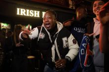 Oslavy postupu Paris St. Germain se zvrhly v násilí, režii převzali chuligáni