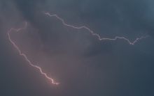 Češku zasáhl v rakouských Alpách blesk, vrtulník ji přepravil do nemocnice
