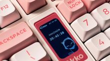 Jedna z nejhezčích klávesnic za tři tisíce! AKKO 5098B osloví krásným zvukem i LCD displejem