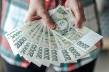 Registry: Zadlužení Čechů letos stouplo meziročně o 14 % na 4,2 bilionu Kč