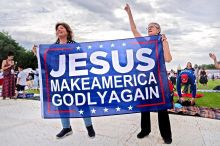 Amerika na kolenou: Trumpovi lidé spustili „Boží oslavu 250 let USA“