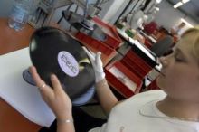 GZ Media: Neprodané vinyly lze využít při výrobě, ukázal projekt