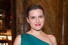 Dcera Lasici a Vašáryové žije v registrovaném partnerství. S přítelem se vidí jen párkrát do roka