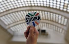 Odbory úřadu vlády budou stávkovat, jednání se šéfkou je nepřesvědčilo
