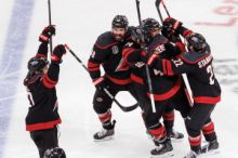 Hurricanes srovnali finálovou partii s Vegas v prodloužení při vyloučení Hertla