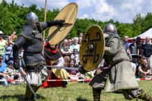 Jezero Milada na Ústecku zaplnily tisíce lidí na festivalu věnovaném středověku