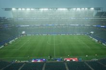 MS ve fotbale prvně pozdrželo počasí, duel Francie na dvě hodiny přerušila bouře