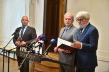 Babiš verdikt ÚS respektuje, Macinka to označil za pokus o ústavní puč