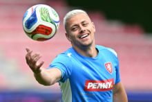 Kariéru ve fotbalové reprezentaci ukončil po MS i obránce Holeš