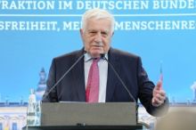 Klaus a Okamura promluvili na konferenci AfD, popřáli jí vítězství ve volbách