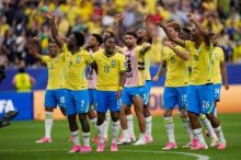 Brazilci na úvod play off porazili Japonce, rozhodli v nastavení