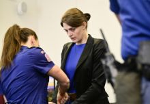 Seniorka a zubařka si za vraždu vůdce sekty pravomocně odpykají 12 a devět let